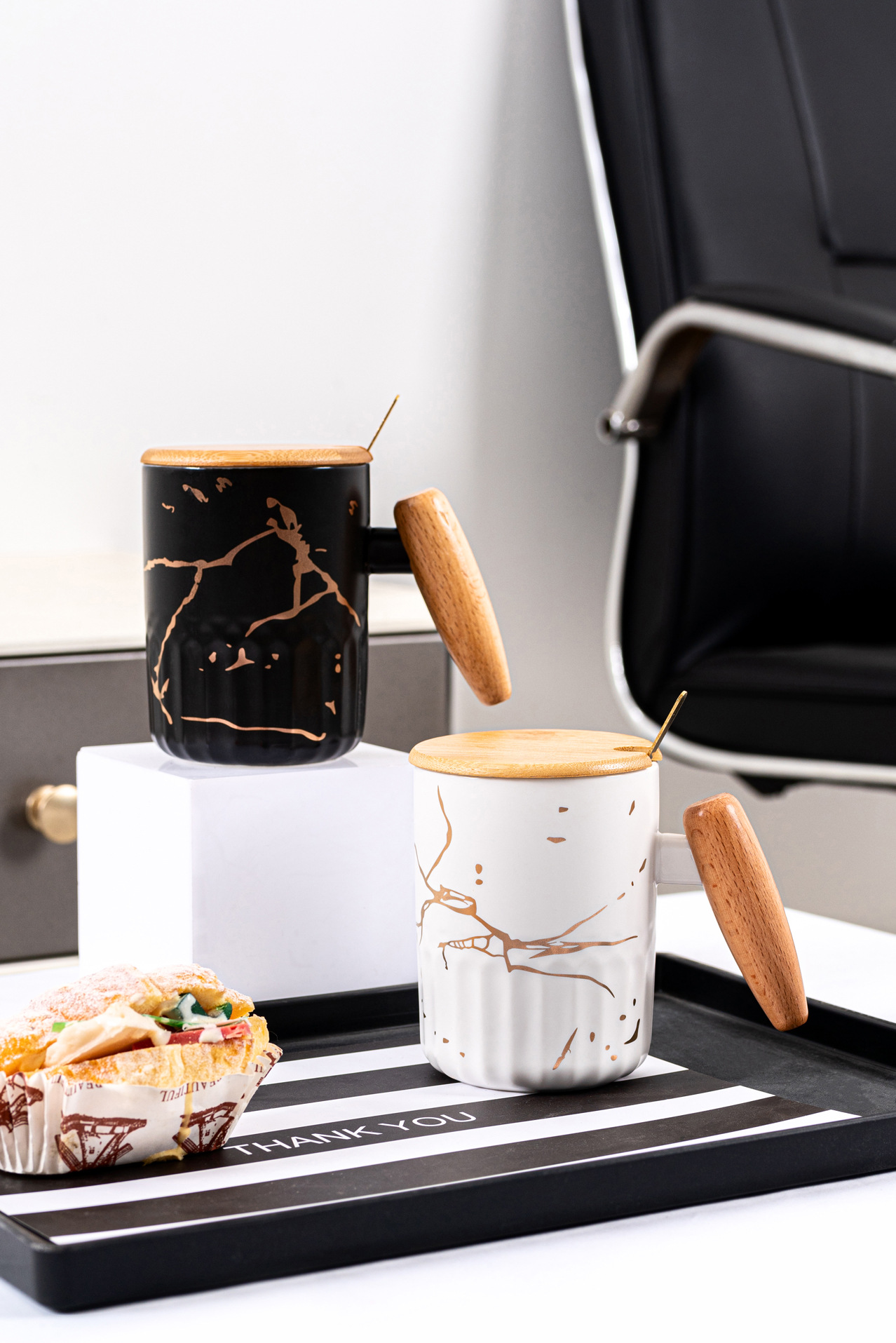 Mango de madera Taza de cerámica creativa simple taza de café de gran capacidad taza de agua de oficina con tapa cuchara regalo de DIY