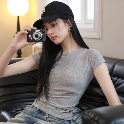 Trendy, ultra-popular, figure-flattering solid-color sweet-cool short-sleeve shirt—perfect for summer in a stylish light gray shade.