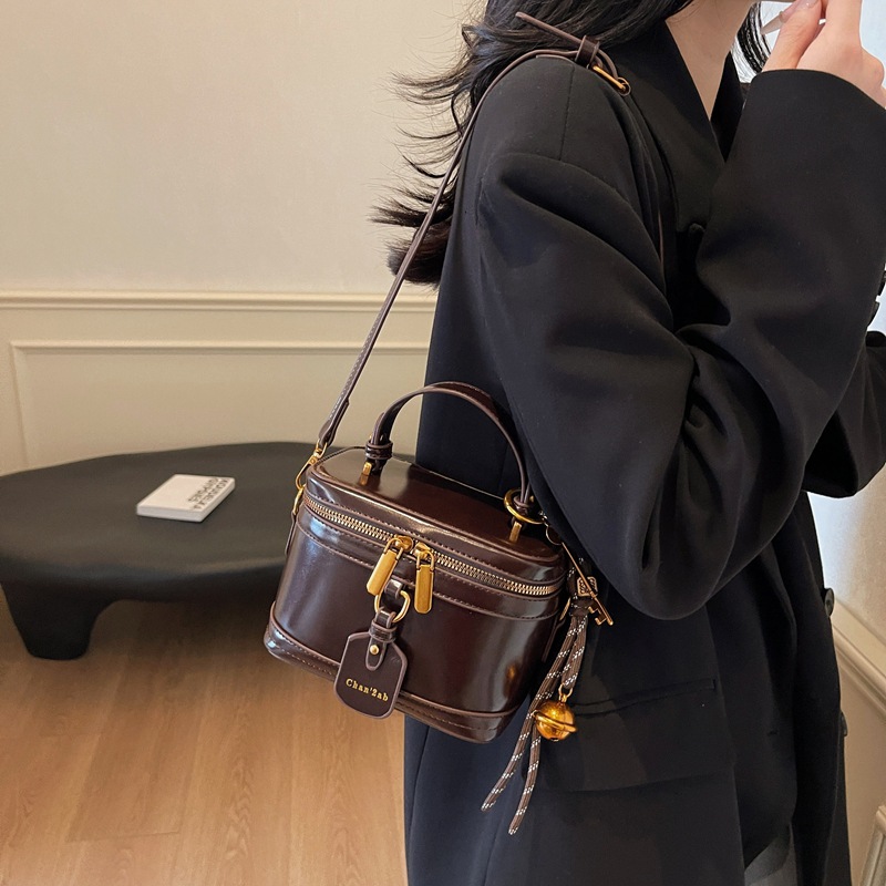 Bagos de mano de fragancia retrógrada para mujeres 2024 nuevo bolso retrógrado de estilo nicho de moda alta textura mochila