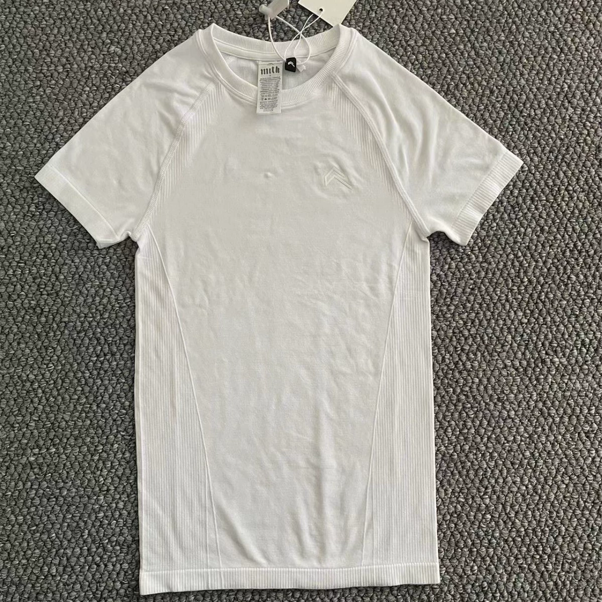 Sports T-shirt for gym, slim fit, tight