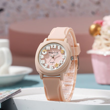 外贸硅胶浮雕手表时尚腕表休闲女表方形石英表带简约糖果色批发
