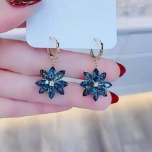 韩式锆石冰蓝花精致耳环女轻奢小众设计感耳扣花瓣时尚气质耳坠