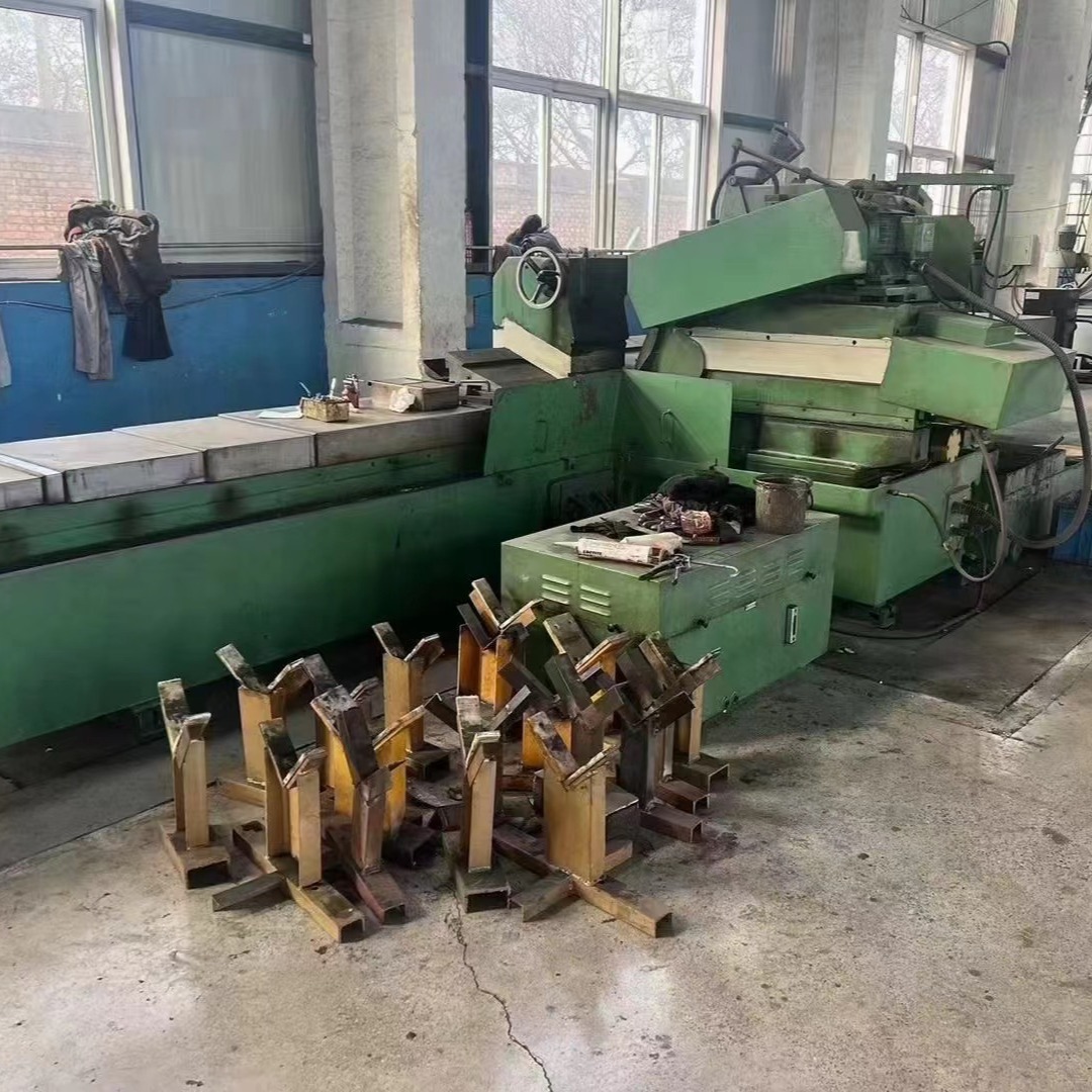 处理二手上海MQ1350B外圆磨床磨削直径25-500尖距:3000mm