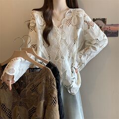 大きいサイズの婦人服のフランスvネックの透かし彫りのレースの底のカーディガンのコートの2025春の新型の太ったmmの気質の上着
