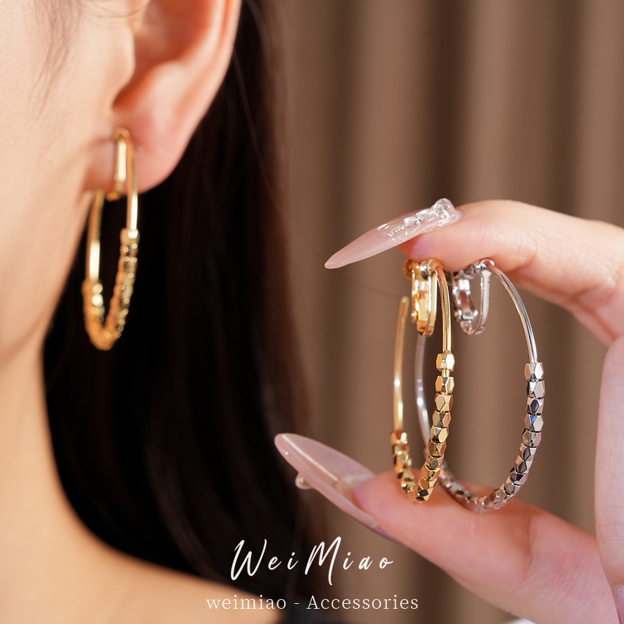 14K oro real chapado en cuentas de corte de orejas para mujeres sin agujeros de orejas de estilo simple pendientes personales de lujo ligero de alta calidad pendientes