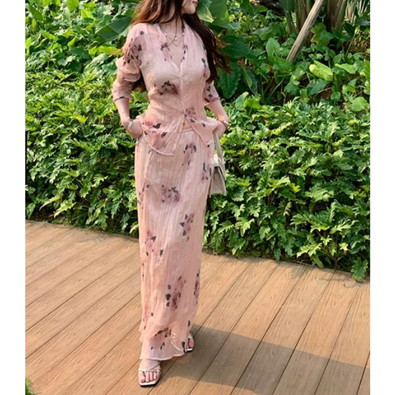 Shipped Now: Rose Whisper Pink French-Style Printed Shirt and Spring/Summer Thin Textured Skirt Set for Women