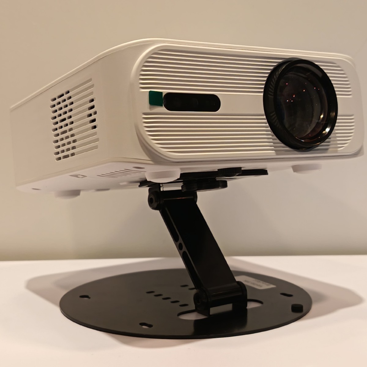 New Projector Sun601 Hotel Home Theater Home Bedroom Daytime High Brightness Lumen Wall Projection 4K Projector