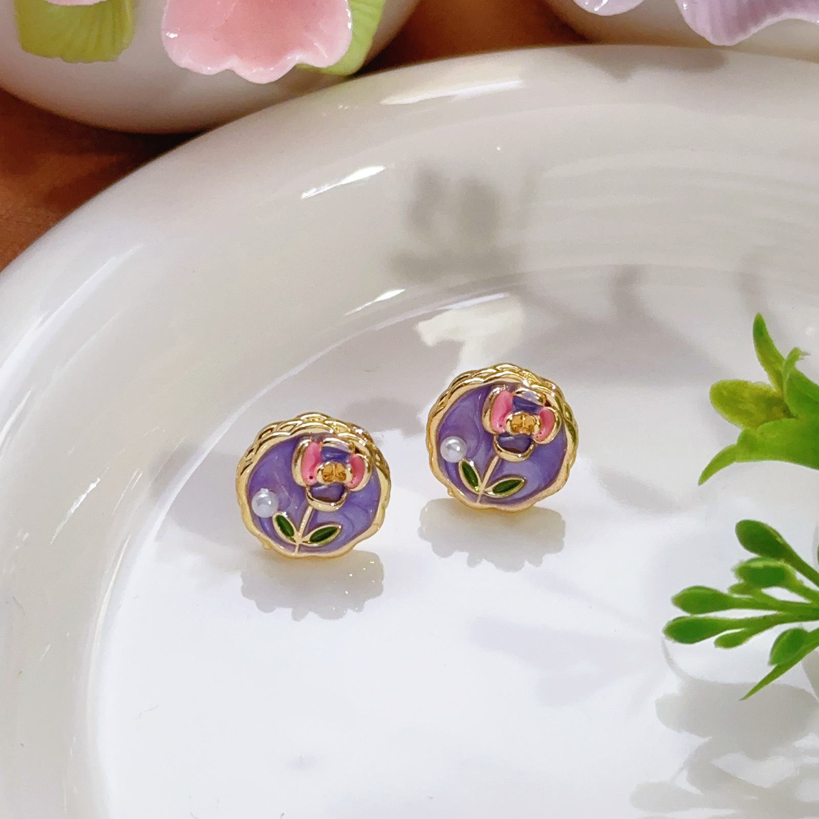 Pendientes de perlas Zhuji, temperamento blanco francés, pendientes antiguos, desplazamientos diarios, lujo ligero, joyería de orejas de alta gama al por mayor