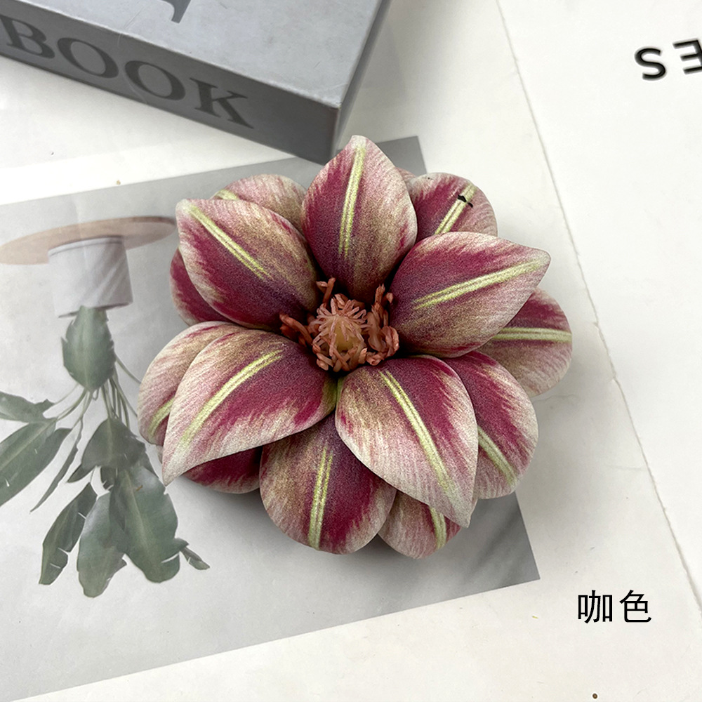 Simulación de flores eva mano