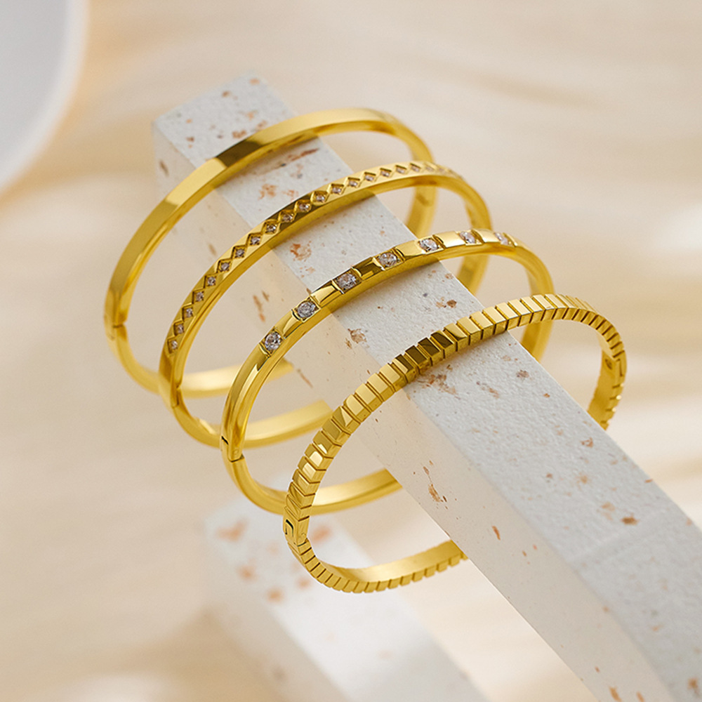 Women's Stackable Diamond Pattern Bangle In 18k Gold Plated Steel_voghion.com