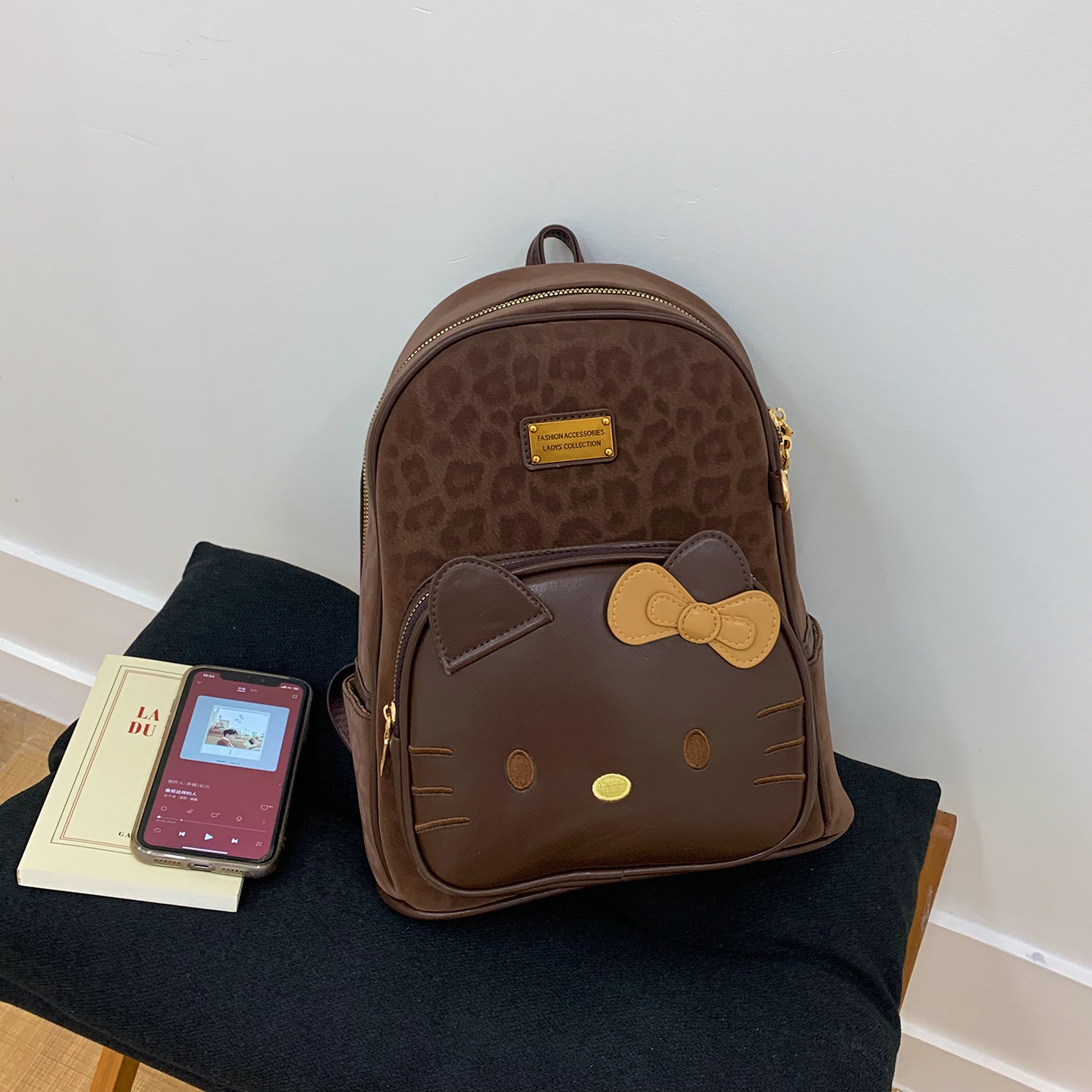 Brown [no pendant]