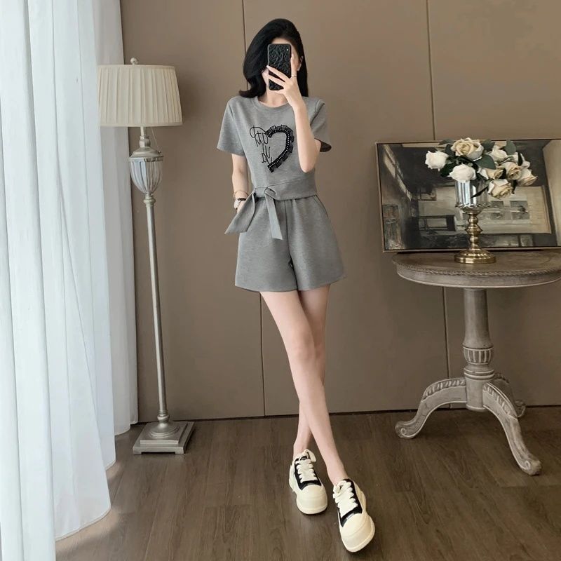 ヨーロッパとアメリカの国境を越えた外国貿易は今年人気で美しい夏服、女性の半袖ショーツ、ファッショナブルなカジュアルスポーツスーツです|undefined