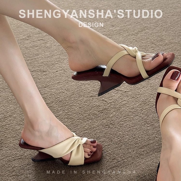 Sandalias de mujer de verano, zapatillas de mujer con cabeza cuadrada, correa cruzada, talón abierto, temperamento francés, nuevos zapatos de mujer image 4