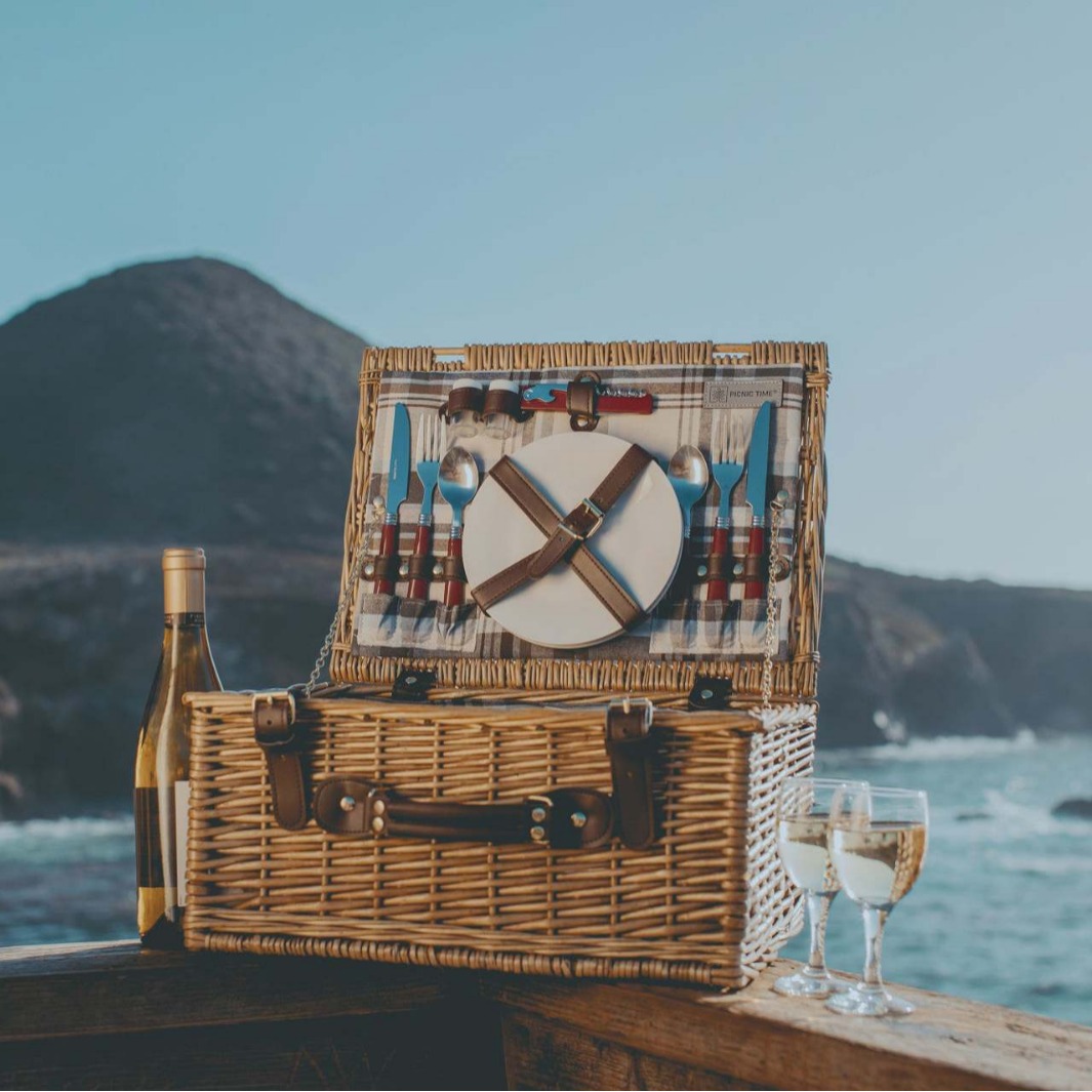 Cesta de picnic de ratán personalizada de comercio exterior Cesta de almacenamiento de vino tinto Cesta de regalo con vajilla Cesta de frutas Cesta de mano de mimbre americana