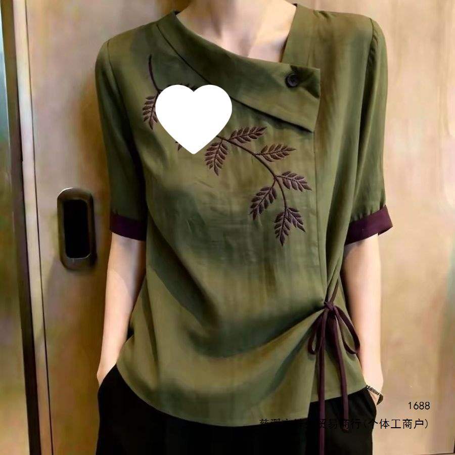 2026 Summer New Arrival: Military Green Short-Sleeve Top with a Relaxed, Retro Chic, Simple, Stylish, Comfortable, and Fashionable Look