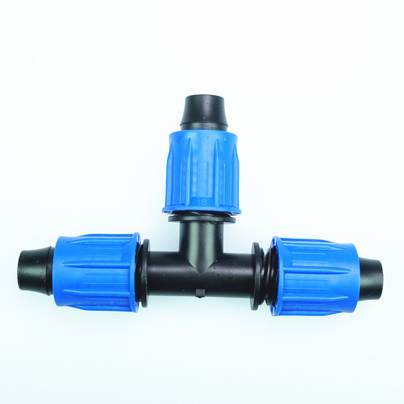 Capas azules 16 PE tubo bloqueo tee positivo para evitar la caída rotativa atomización micro boquilla de goteo conexión de tubería