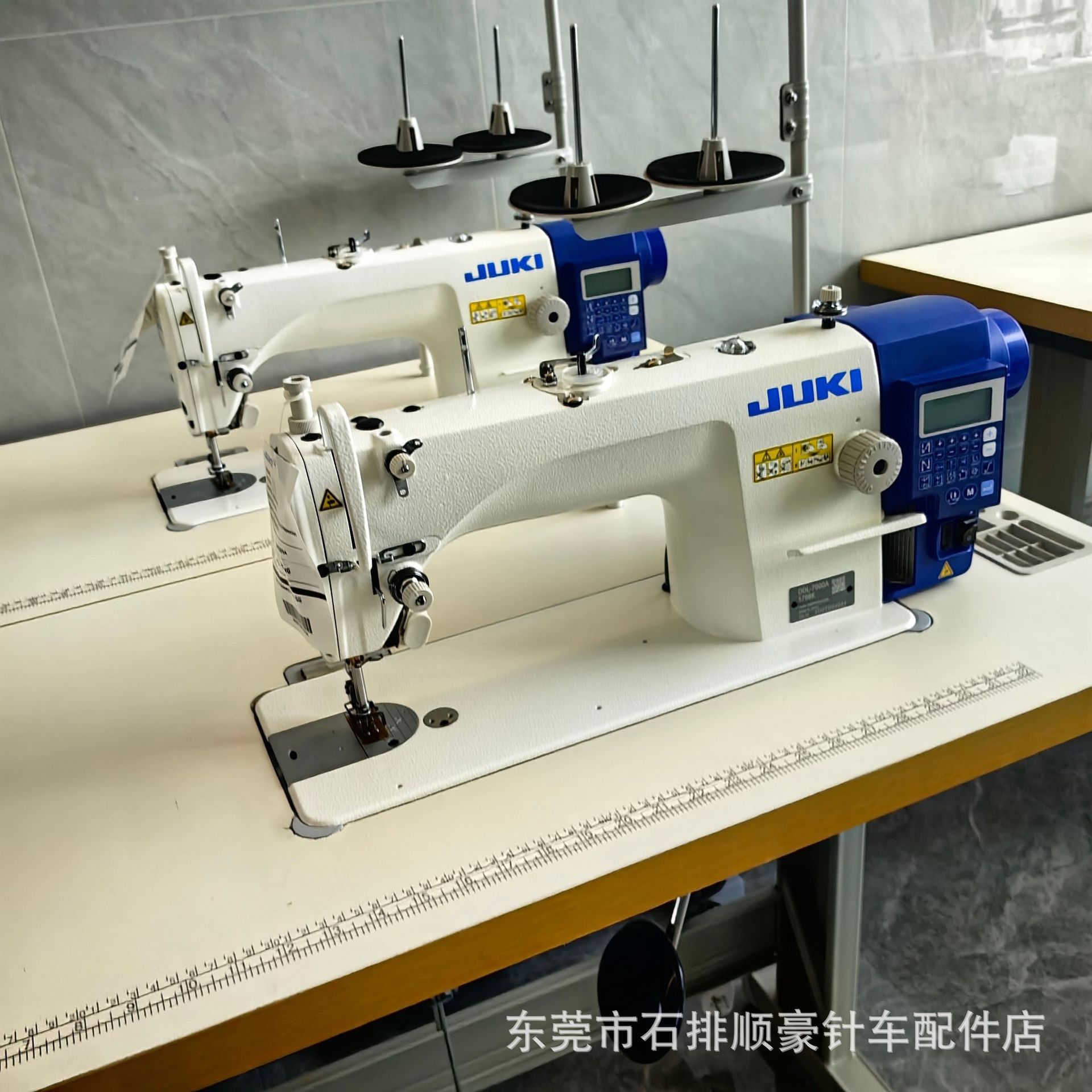 Venta al por mayor nueva máquina pesada JUKI nueva computadora DDL7000A cuatro automática máquina de coser plana máquina de coser industrial de coche plano