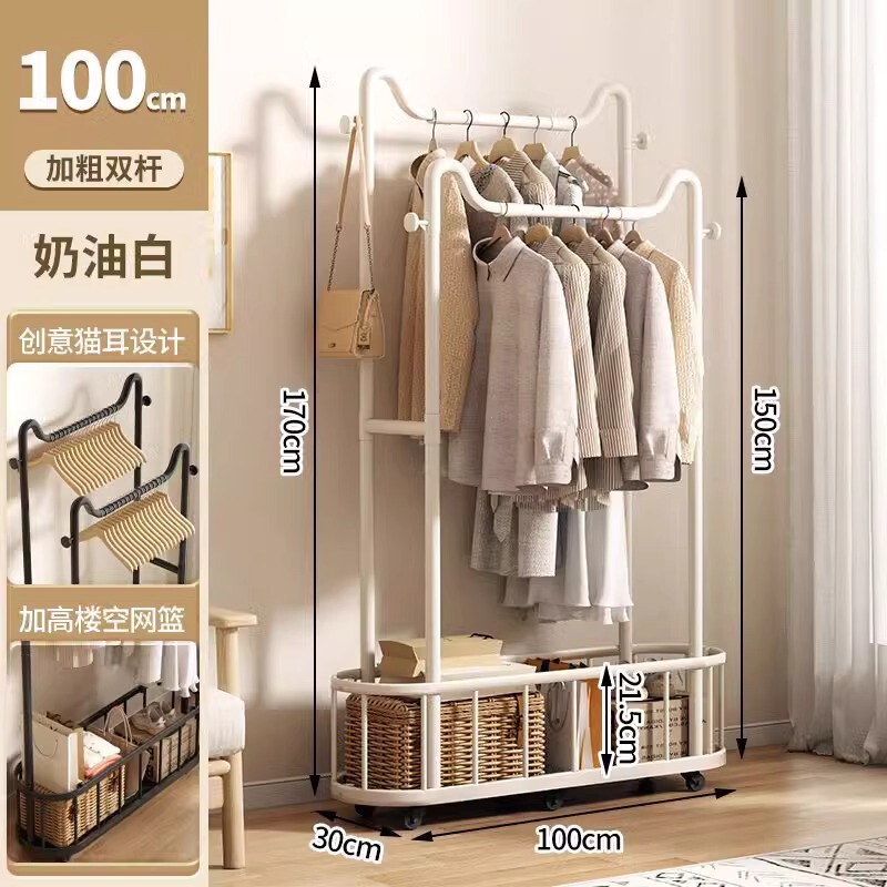 ハンガーを掛けて寝室の床に置く服のハンガーは移動できます。スペースを取らずに家に入れて物を置く棚が一体になって壁に寄りかかって服を干します。|undefined