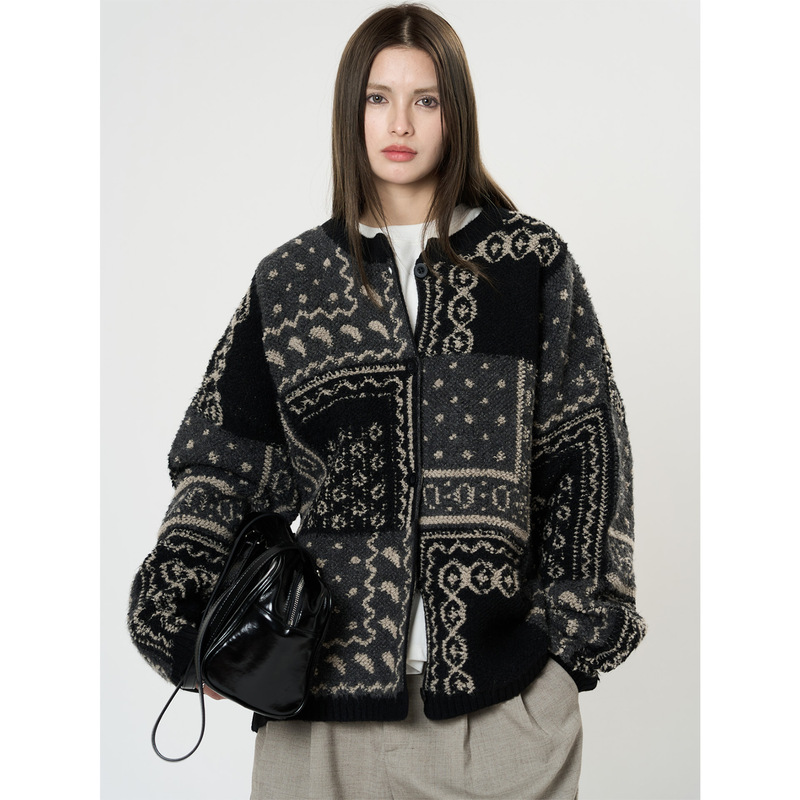 Louvre's New Winter Korean-Style Retro Jacquard Thickened Wool Knit Cardigan, Delicate and Soft Silhouette Top for Women Louvre's New Winter Korean-Style Retro Jacquard Thickened Wool Knit Cardigan, Delicate and Soft Silhouette Top for Women