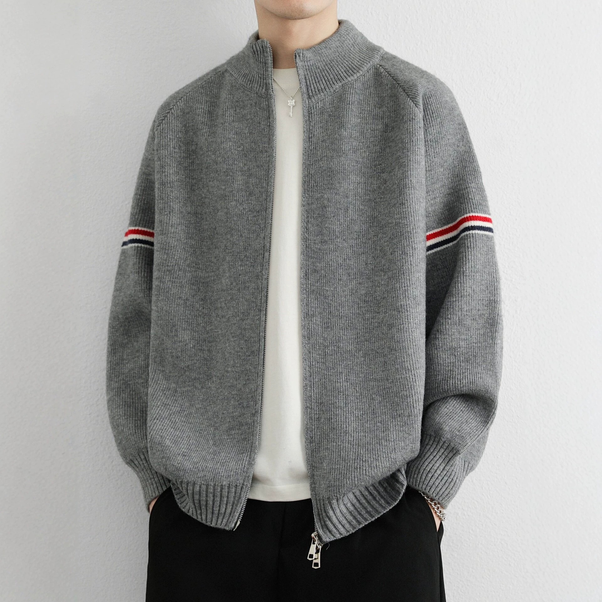 Striped color-blocked knitted cardigan sweater for men, 2026 autumn/winter American style stand collar cardigan, thickened and high-end.