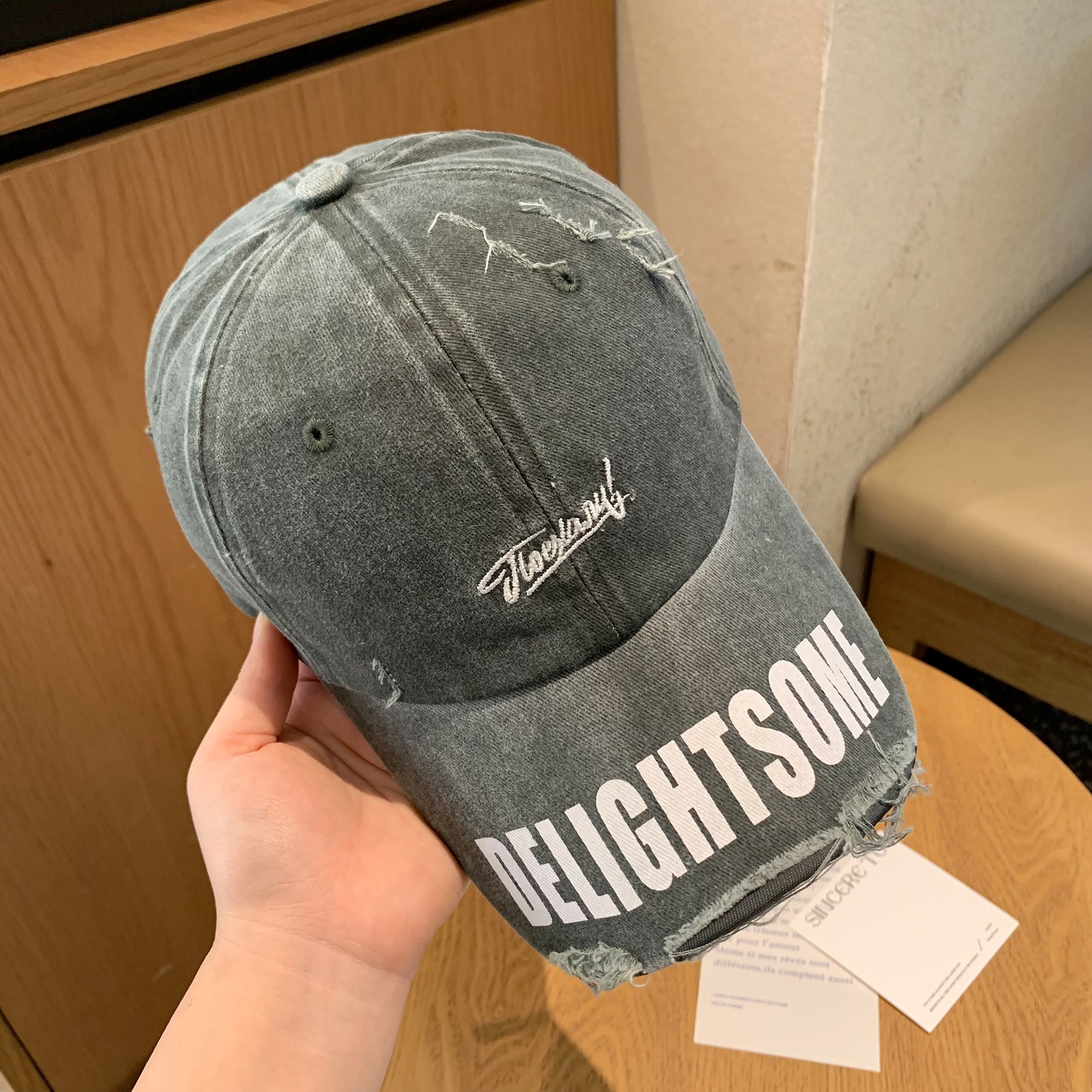 Retro estilo americano viejo lavado agujero sombrero de béisbol mujer primavera y otoño letras versátiles muestran cara gorra de lengua de pato hombre moda