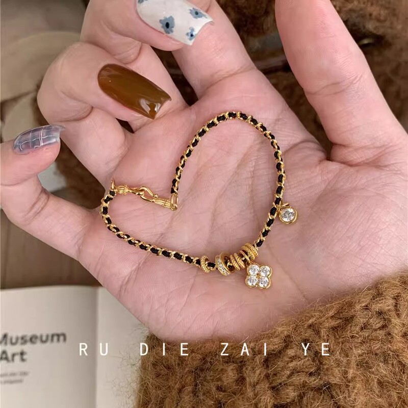 Middle Ancient Fragrance Black Gold Four-leaf Clover Zircon Fragrant Bracelet Light Luxury High-grade Woven Bracelet