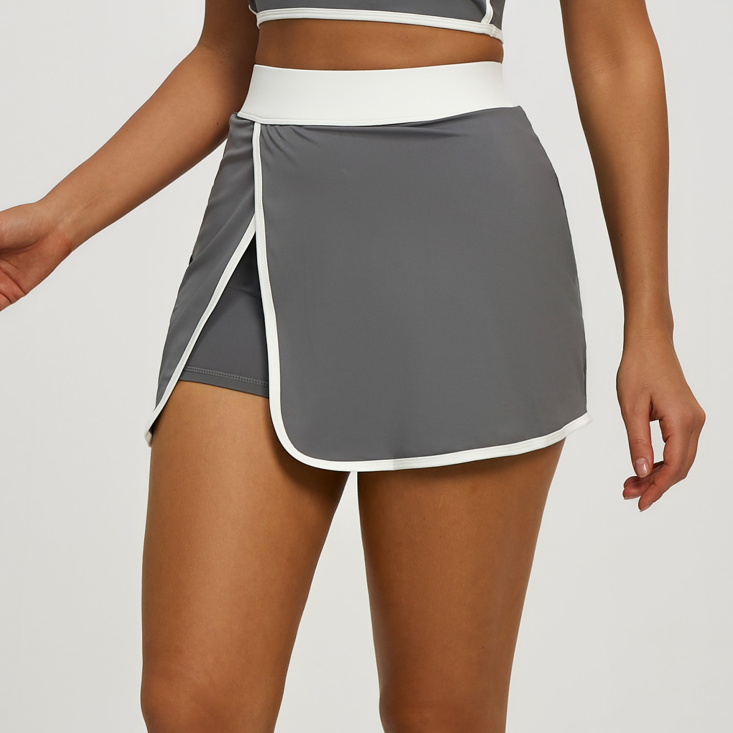 Falda de yoga con diseño de dos piezas simuladas, antiexposición, con bolsillos incorporados, falda deportiva para fitness. image 9