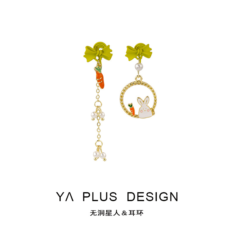 Fresh green asymmetrical earrings with bow