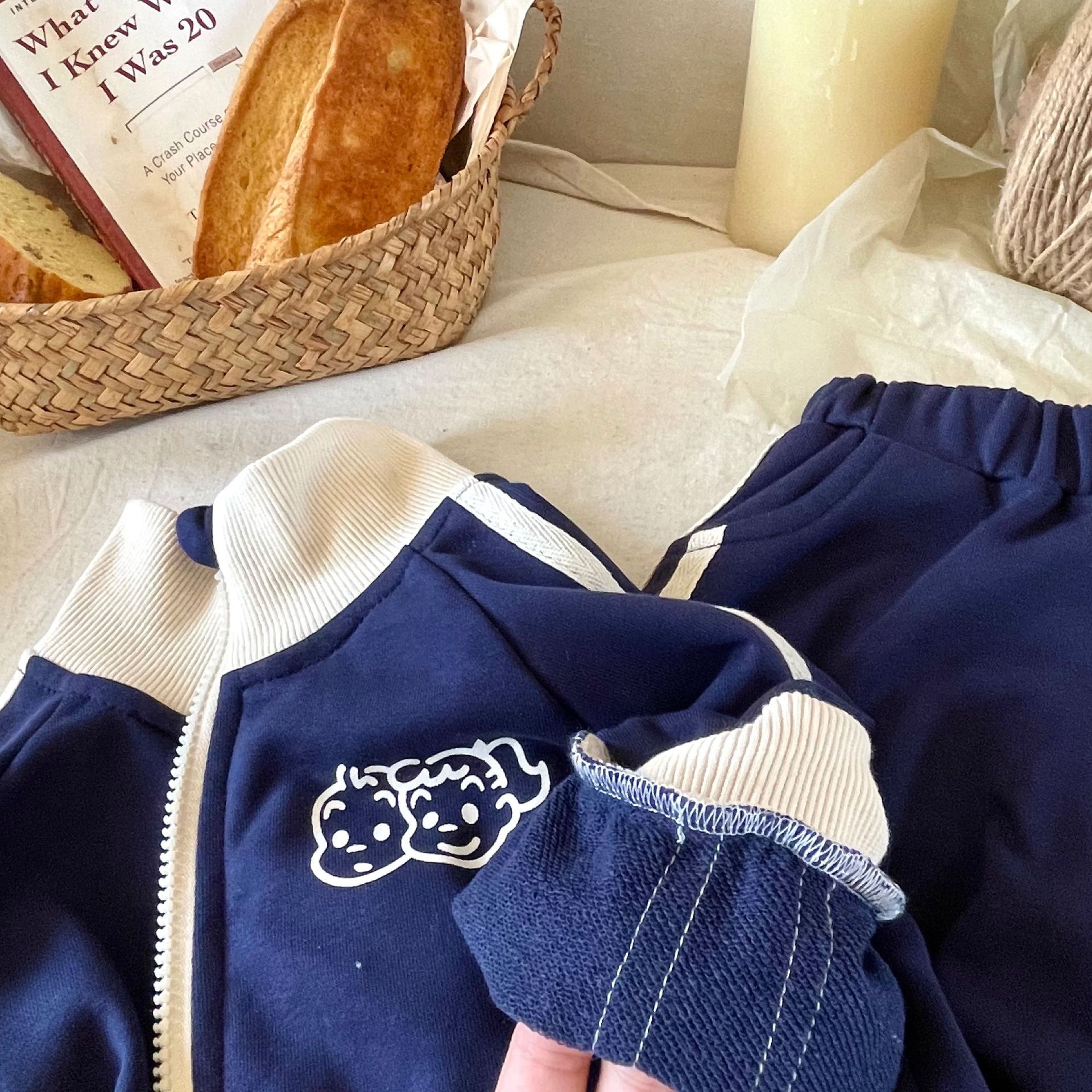 Children's 23 Autumn New Boys and Girls' Cartoon Letter Kindergarten Sweater Pants Two Piece Set_voghion.com