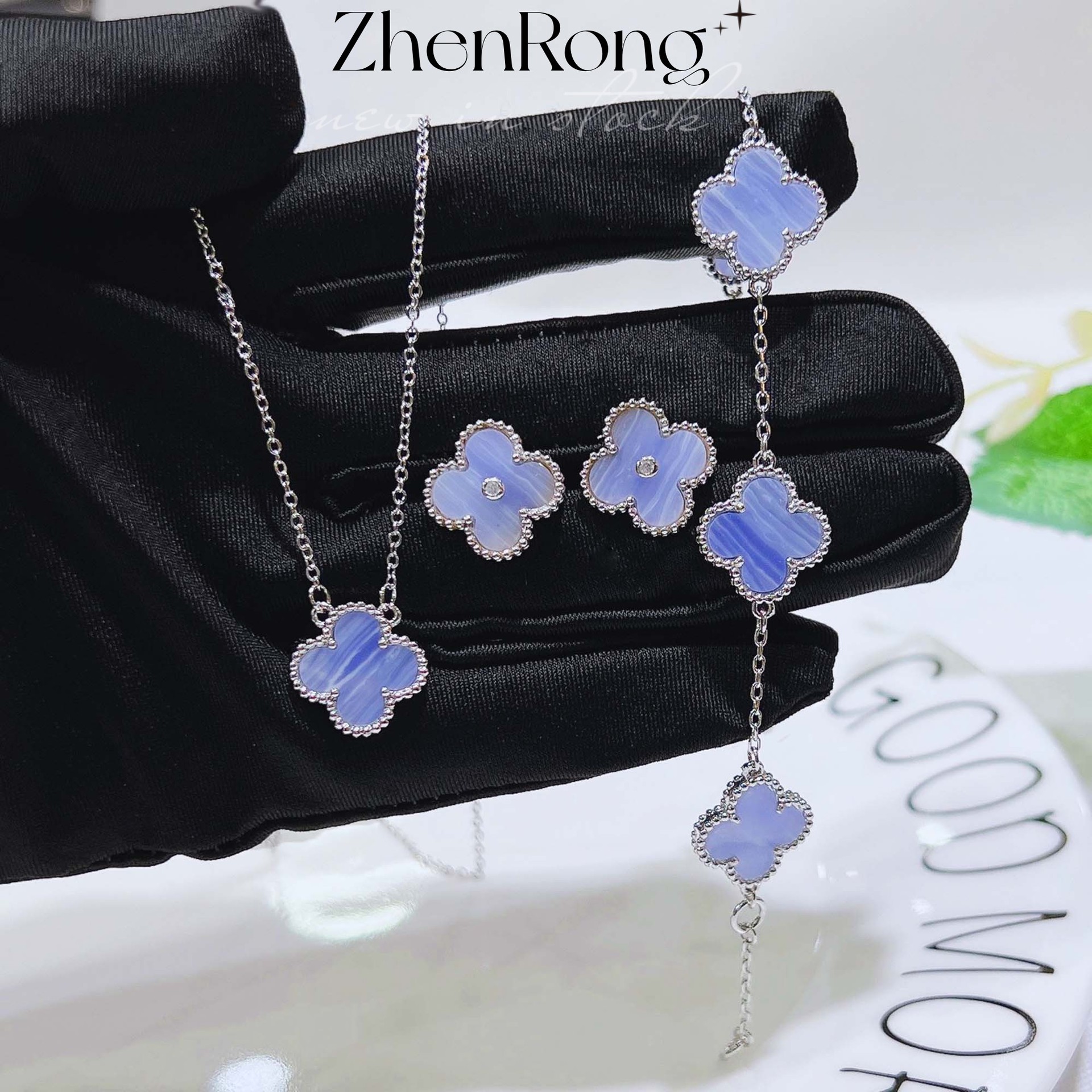 Nueva moda luz azul clavícula cadena celadón piedra trébol de lujo collar femenino nicho diseño pulsera púrpura Calcedonia espárragos