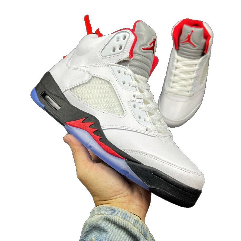 2025 nuevo color AJ5 negro y blanco flujo de arce de batalla real de alto rendimiento retro versátil zapatos deportivos de baloncesto masculino y femenino 3D vertical
