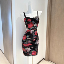 春夏新款压褶收腰包臀印花包臀连衣裙