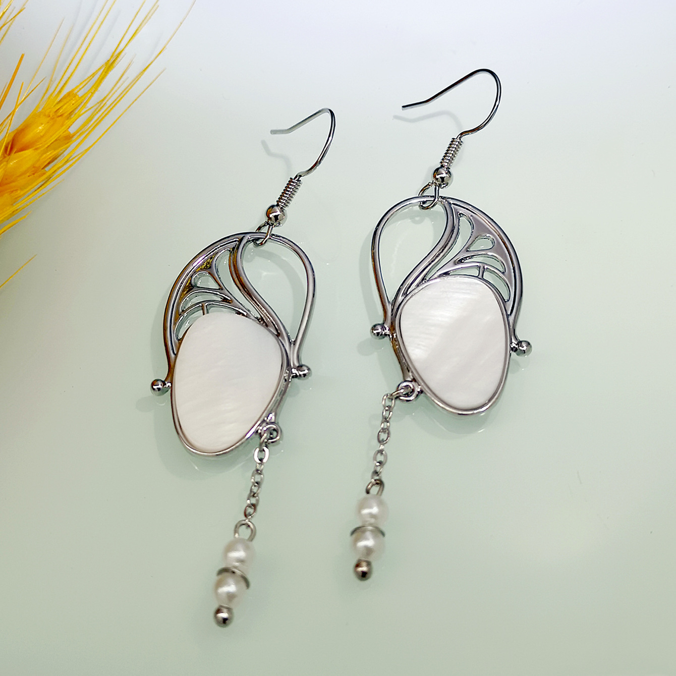 European And American Creative Swan, Mussel Shell Pearl Exaggerated Earrings display picture 3