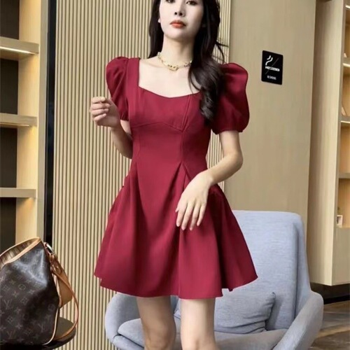 French style discreet backless square neck puff sleeve red dress for women 2025 waist slimming temperament age reducing skirt