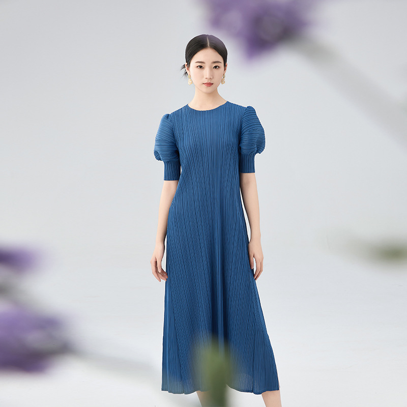 맞춤형 고급 주름 의류 도매 퍼프 슬리브 드레스 2024 여름 솔리드 컬러 캐주얼 라운드 넥 슬림 롱 드레스