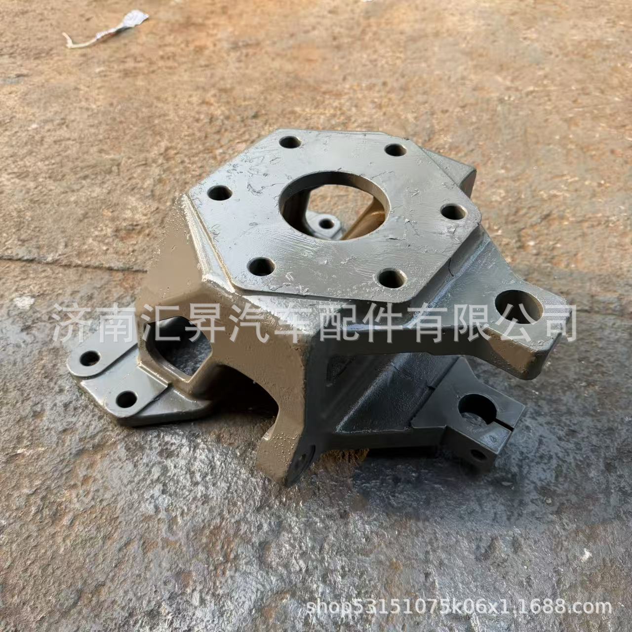 YG9731523135 front spring front bracket