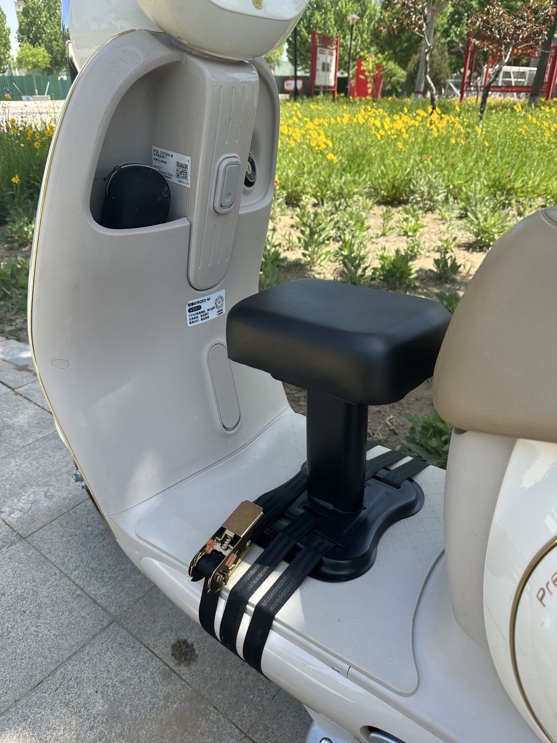 Electric Vehicle Child Seat, Baby Seat, Electric Scooter Child Seat with Armrests, Front-Mounted Child Seat Y90