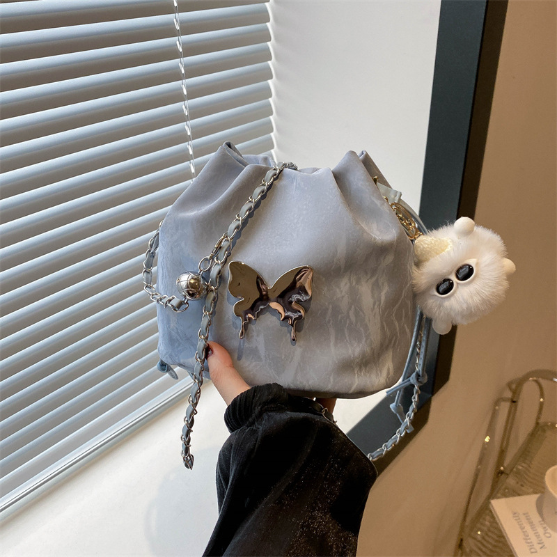 2024 nuevo estilo de moda coreano de este año popular bolso de cadena nicho de diseño de mariposa bolso de cubo