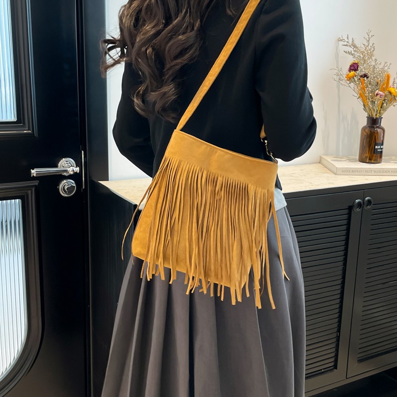 Bolso de hombro de gran capacidad con flecos, bolso de mujer, 2025 nuevo estilo, estilo occidental, retro, bolso de hombro popular, bolso de mensajero de cercanías