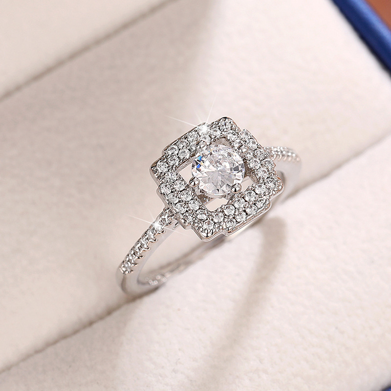 Engagement Ring With Flower Pattern And Zircon Stone For Women_voghion.com
