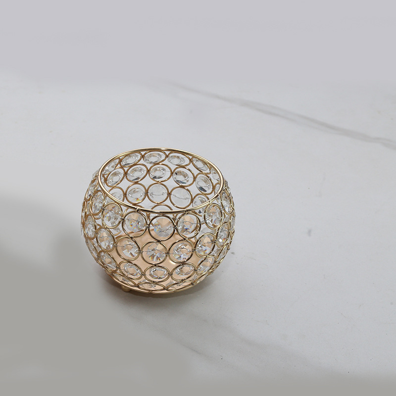 Ins abierto retro pequeño candelabro estilo europeo antiguo a la luz de las velas mesa de comedor en casa decoración del dormitorio accesorios de la foto