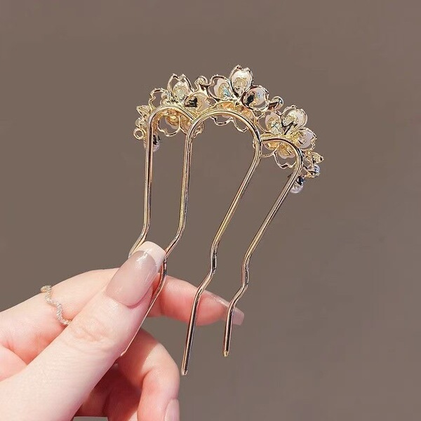 Brand wavy hairgrip pearl