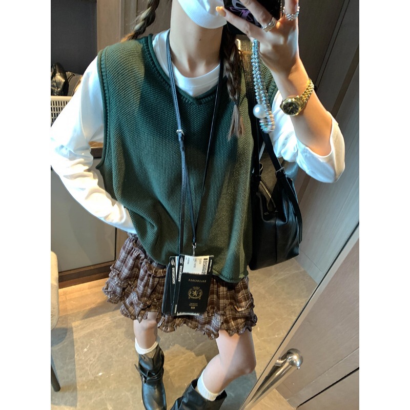 Moqie Layering Partner Korean-Style Minimalist Design Rolled Edge V-Neck Chunky Knit Vest Versatile Mq0818