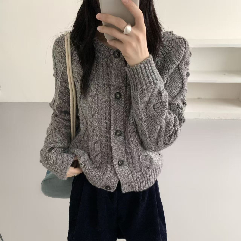 Korean-style literary and vintage sweater coat for women, 2026 new autumn/winter collection, cable-knit round-neck cardigan top 1671 Korean-style literary and vintage sweater coat for women, 2026 new autumn/winter collection, cable-knit round-neck cardigan top 1671