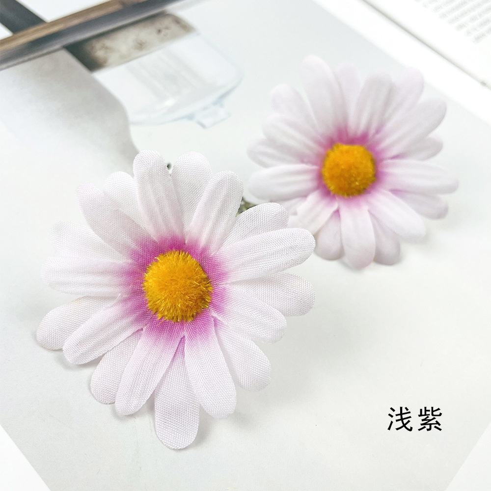 밝은 보라색