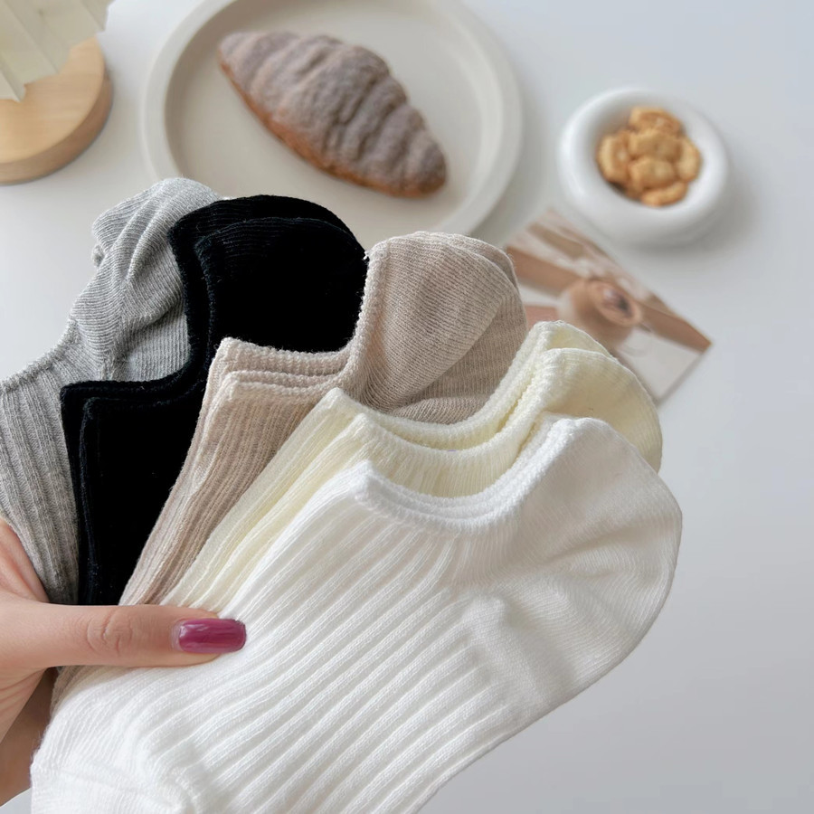 Korean version of spring and summer thin socks women's boat socks big foot non-slip heel shallow mouth invisible socks solid color short socks