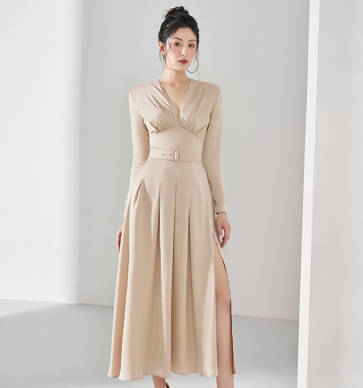 Vietnamese Designer 2025 Early Autumn New V Neck Elegant Long-Sleeved Waist Slit Stereo Pleated Dress 1515