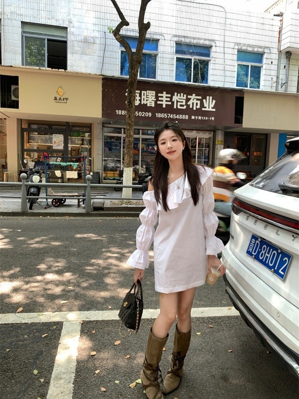 法式温柔风荷叶边斜肩连衣裙女早秋季气质感绝美宽松a字短裙|undefined