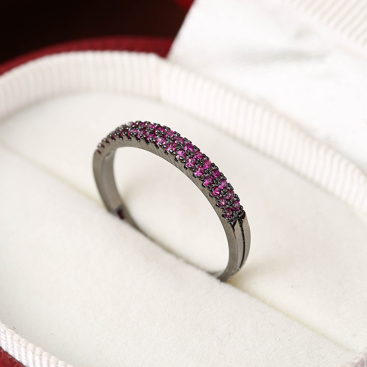 Glittrande ring för kvinnor elegant designersmycke_voghion.com