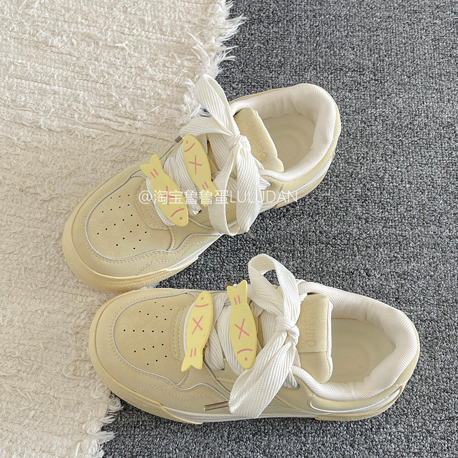 Pequeños zapatos blancos de cuero para mujeres 2025 primavera y otoño nuevo retro ins estudiantes zapatos de entrenamiento de base plana zapatos de skate casuales de mujer